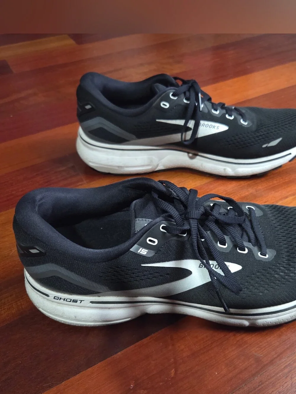 Brooks Ghost 15, Women's 12, Black & White Running Shoes